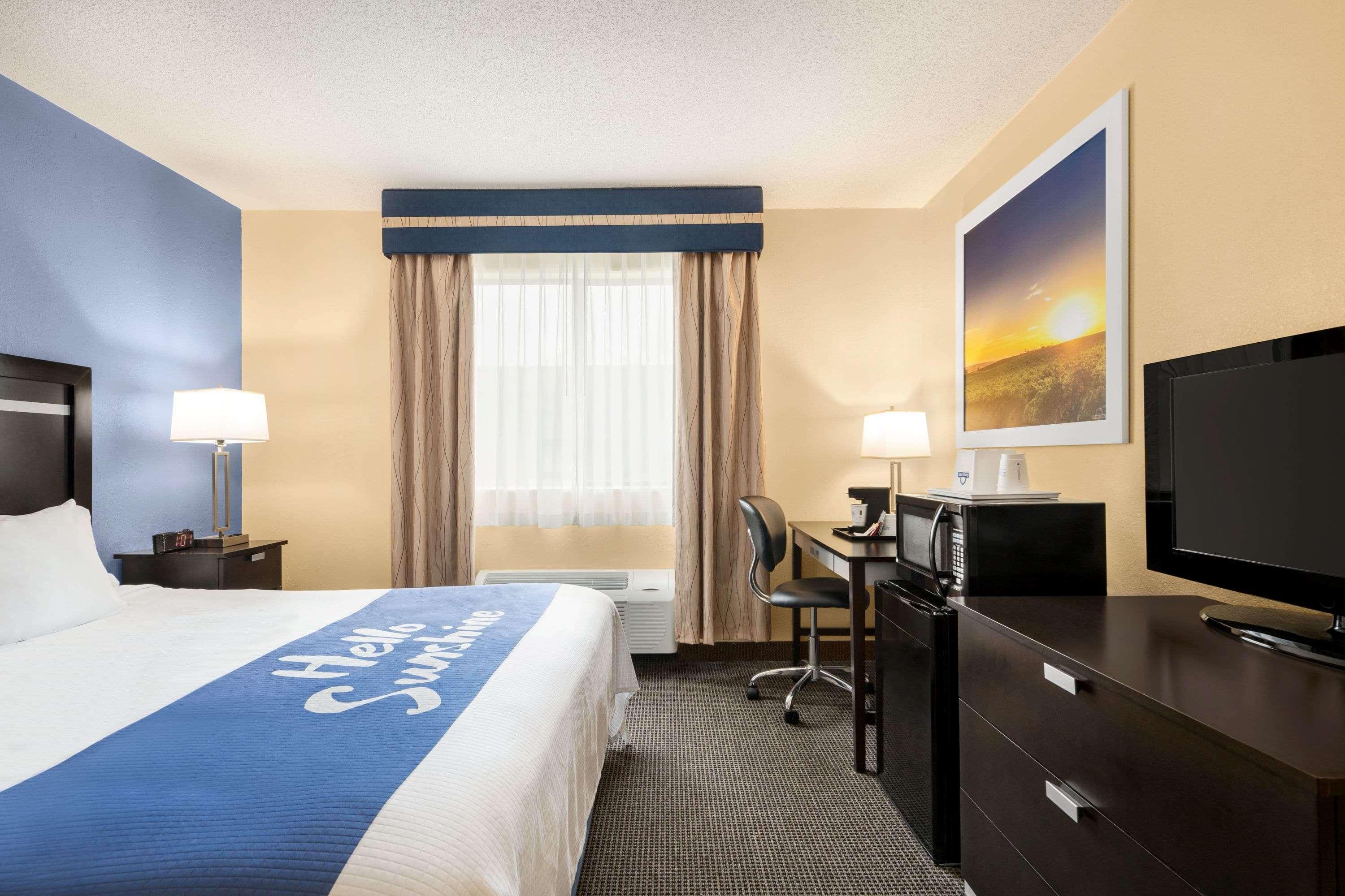 Days By Wyndham Auburn/finger Lakes Region 2*