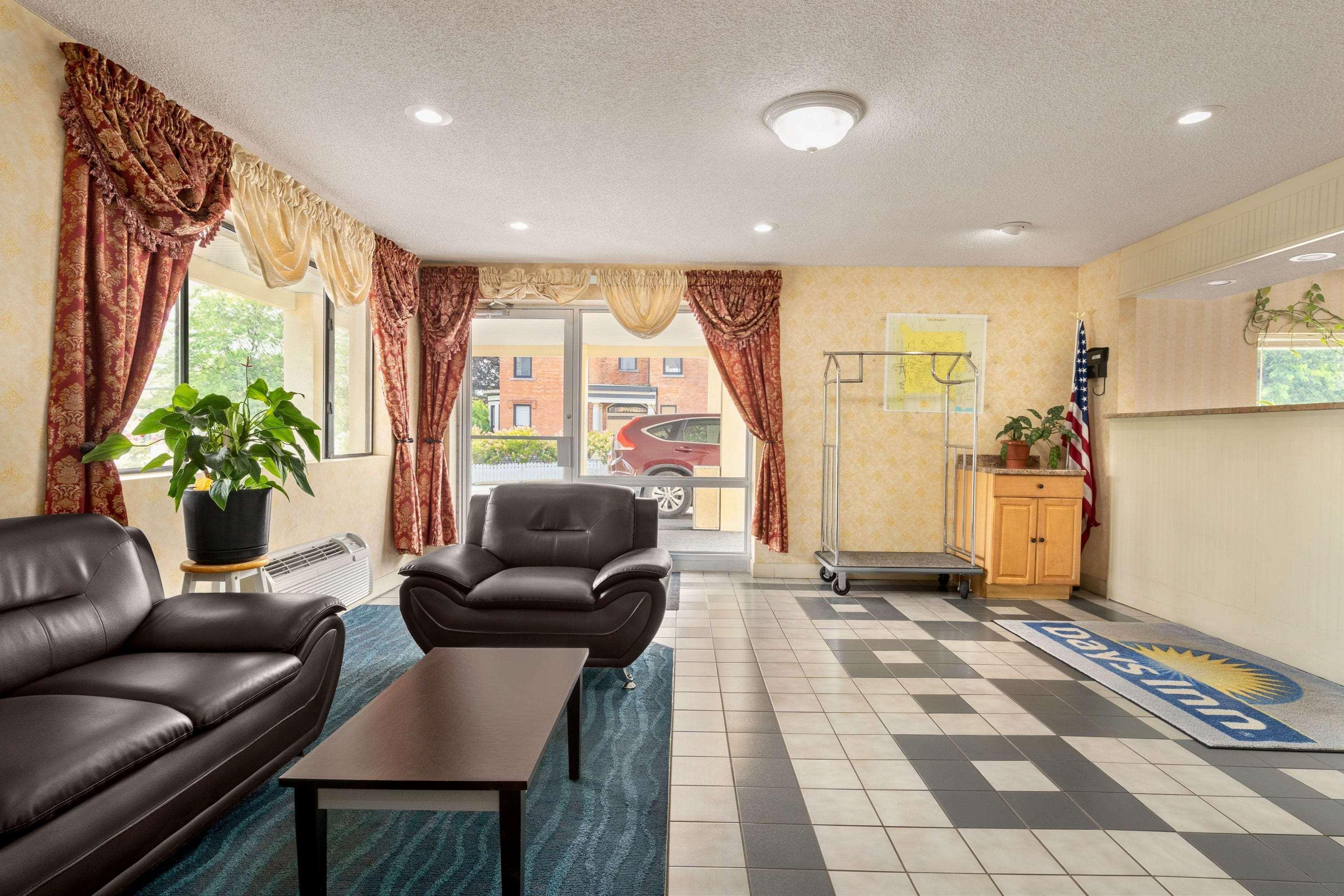 Days By Wyndham Auburn/finger Lakes Region Hotel 2*