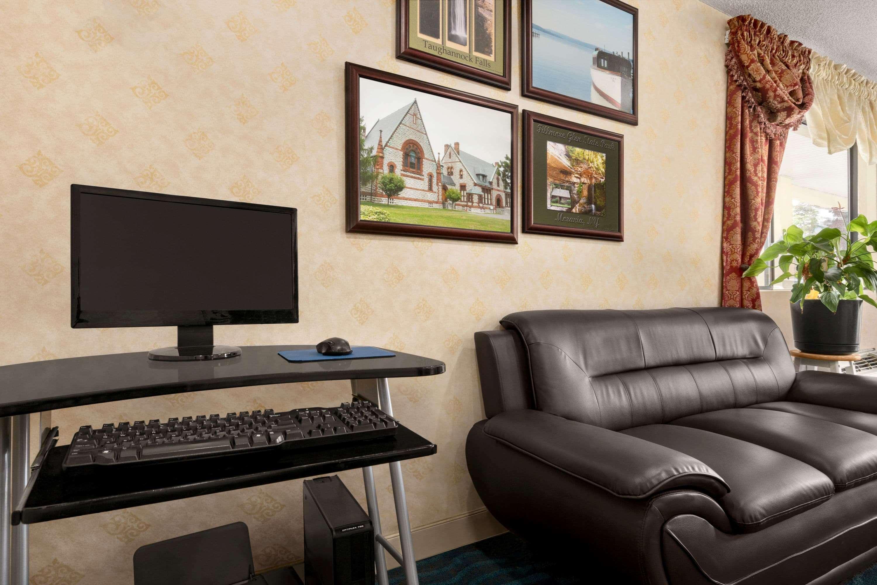 Days By Wyndham Auburn/finger Lakes Region